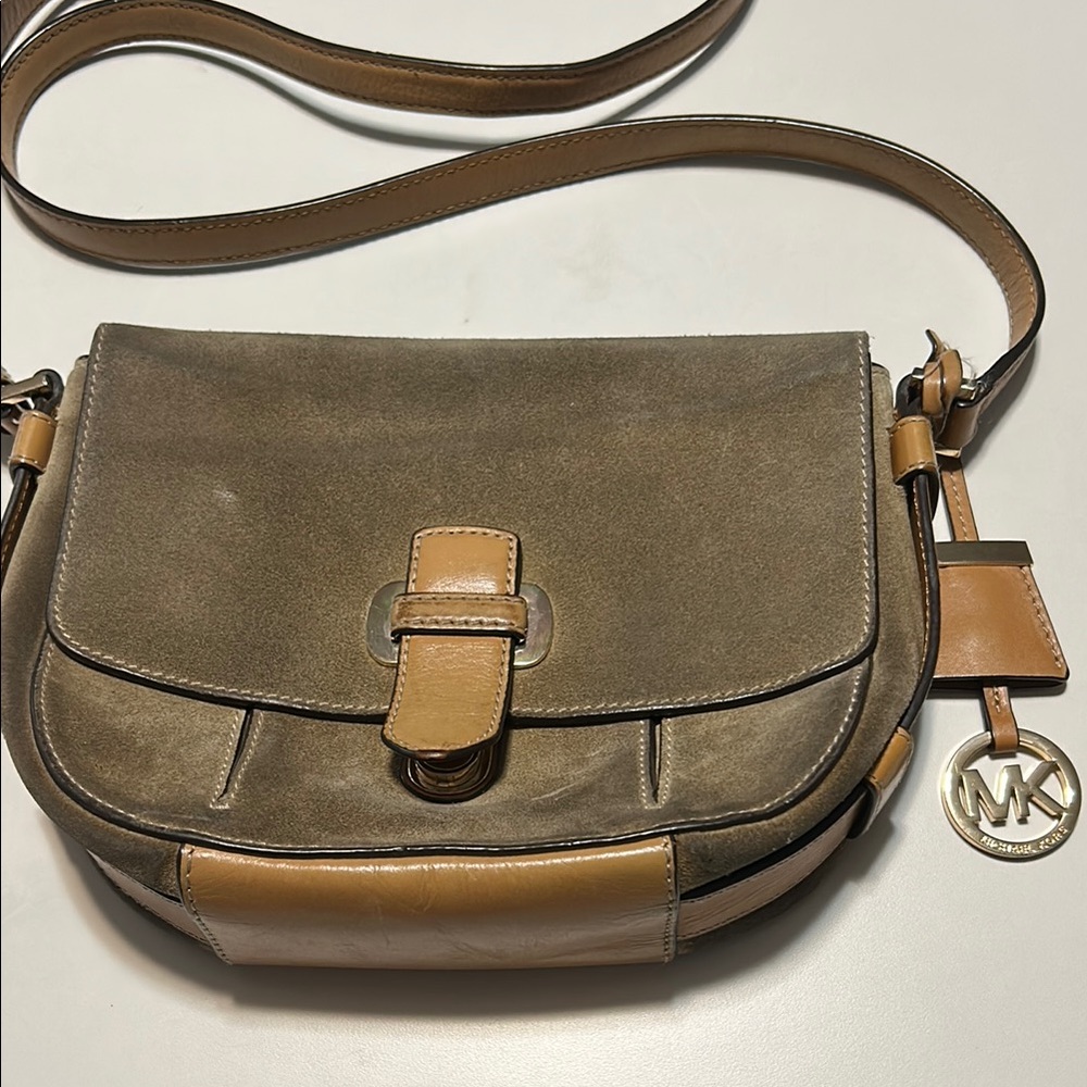 Michael Kors Tan Crossbody Bag with Adjustable Strap and Gold-Toned Clasp